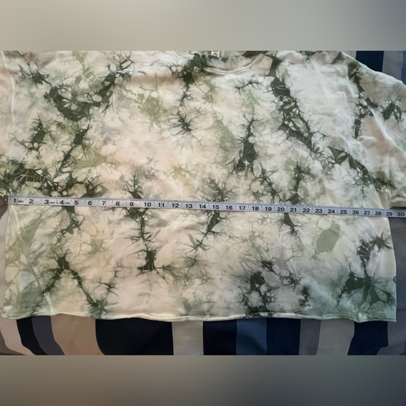 π Lululemon LA Oversized Boxy Crew - Camo Wash Willow Green/Army Green - M/L - Picture 9 of 12